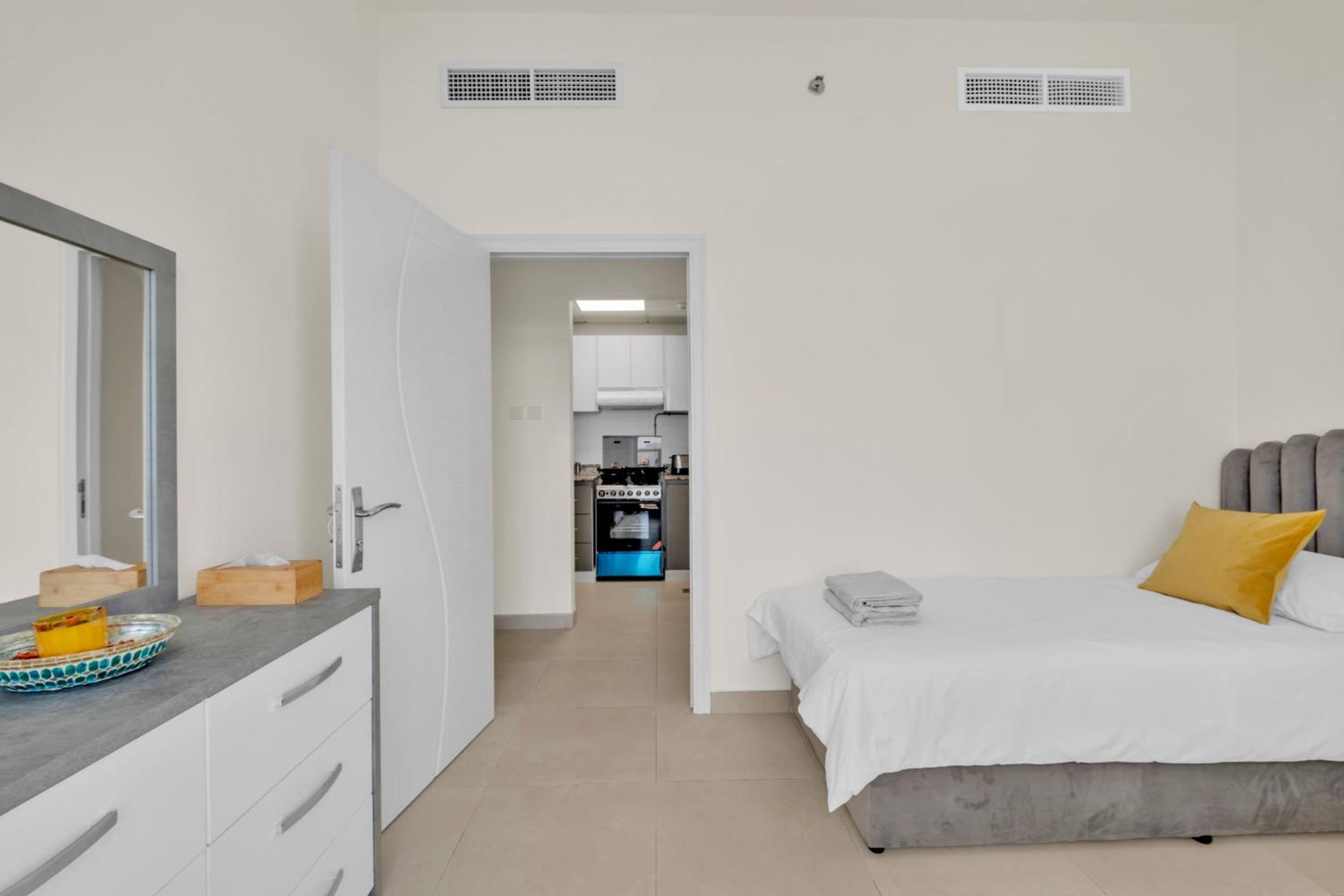 Stylish 2br For 6 With King Beds, Pool, Gym In Jvc Dubai