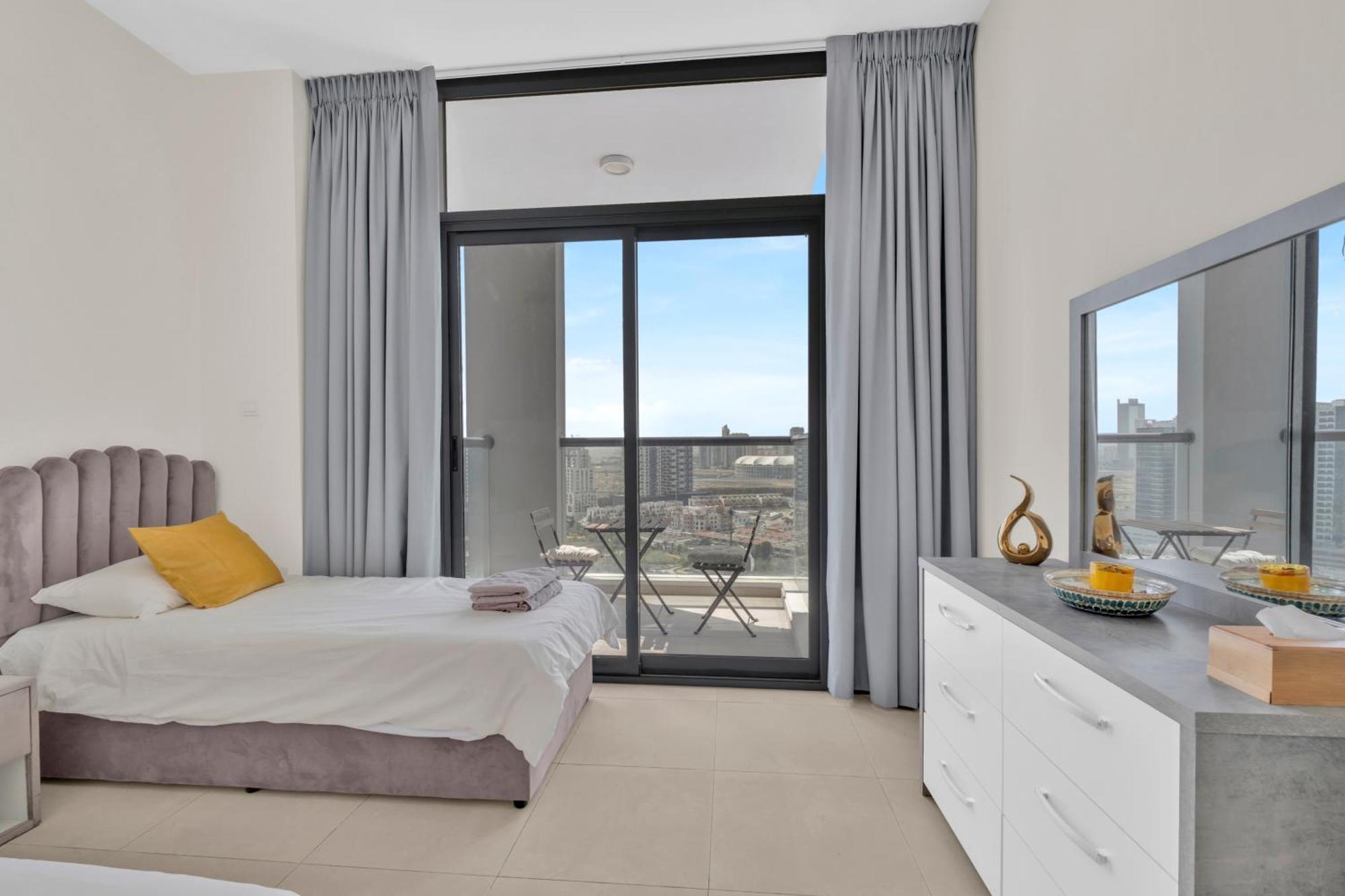 Stylish 2br For 6 With King Beds, Pool, Gym In Jvc