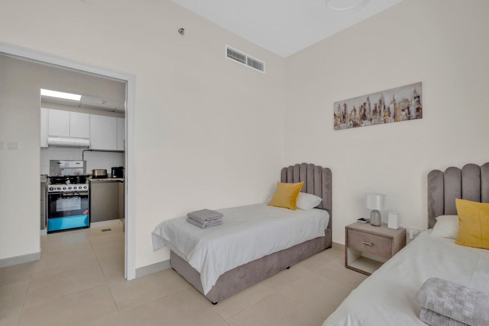 Stylish 2br For 6 With King Beds, Pool, Gym In Jvc Dubai