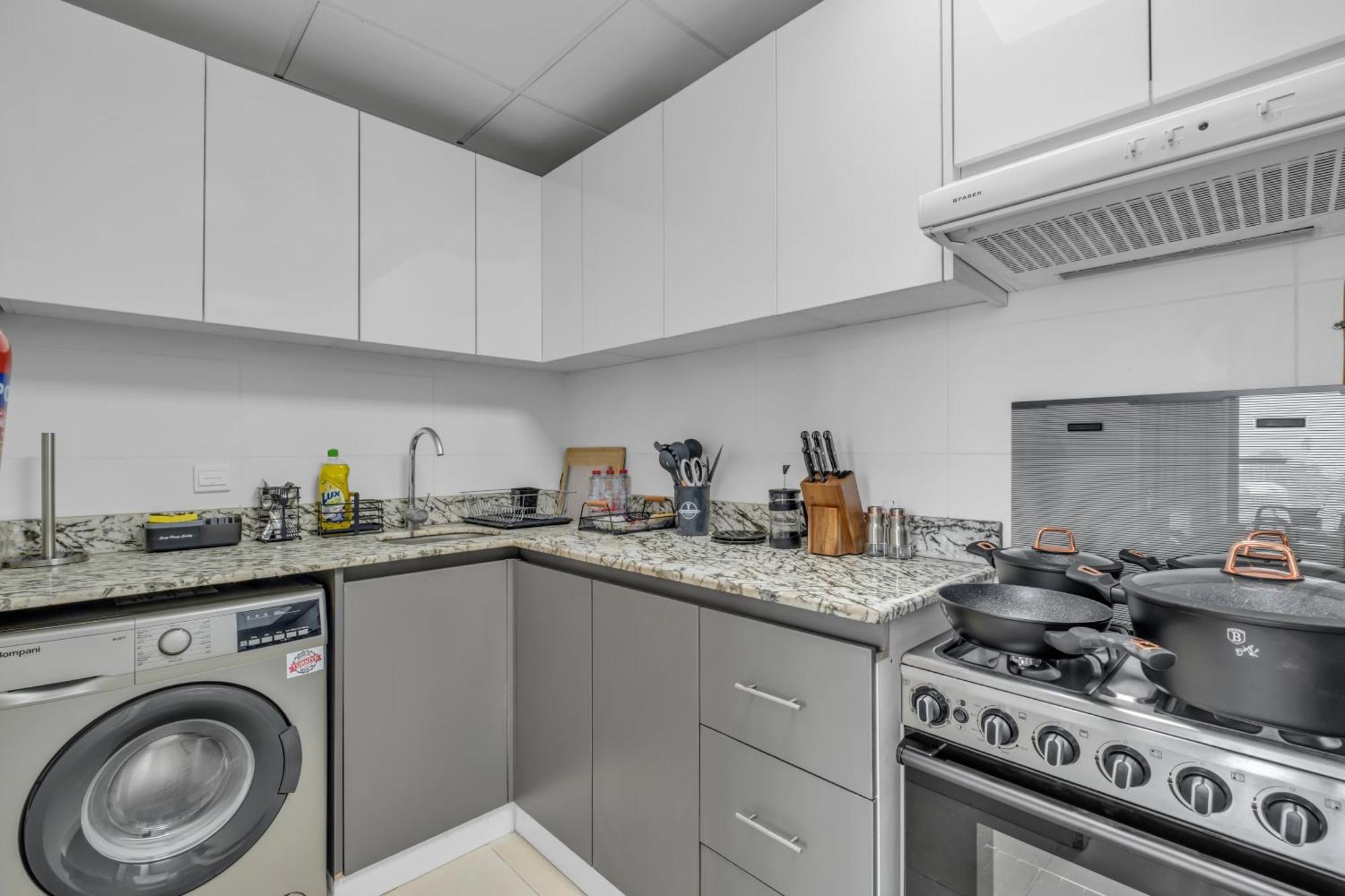 Stylish 2br For 6 With King Beds, Pool, Gym In Jvc Dubai