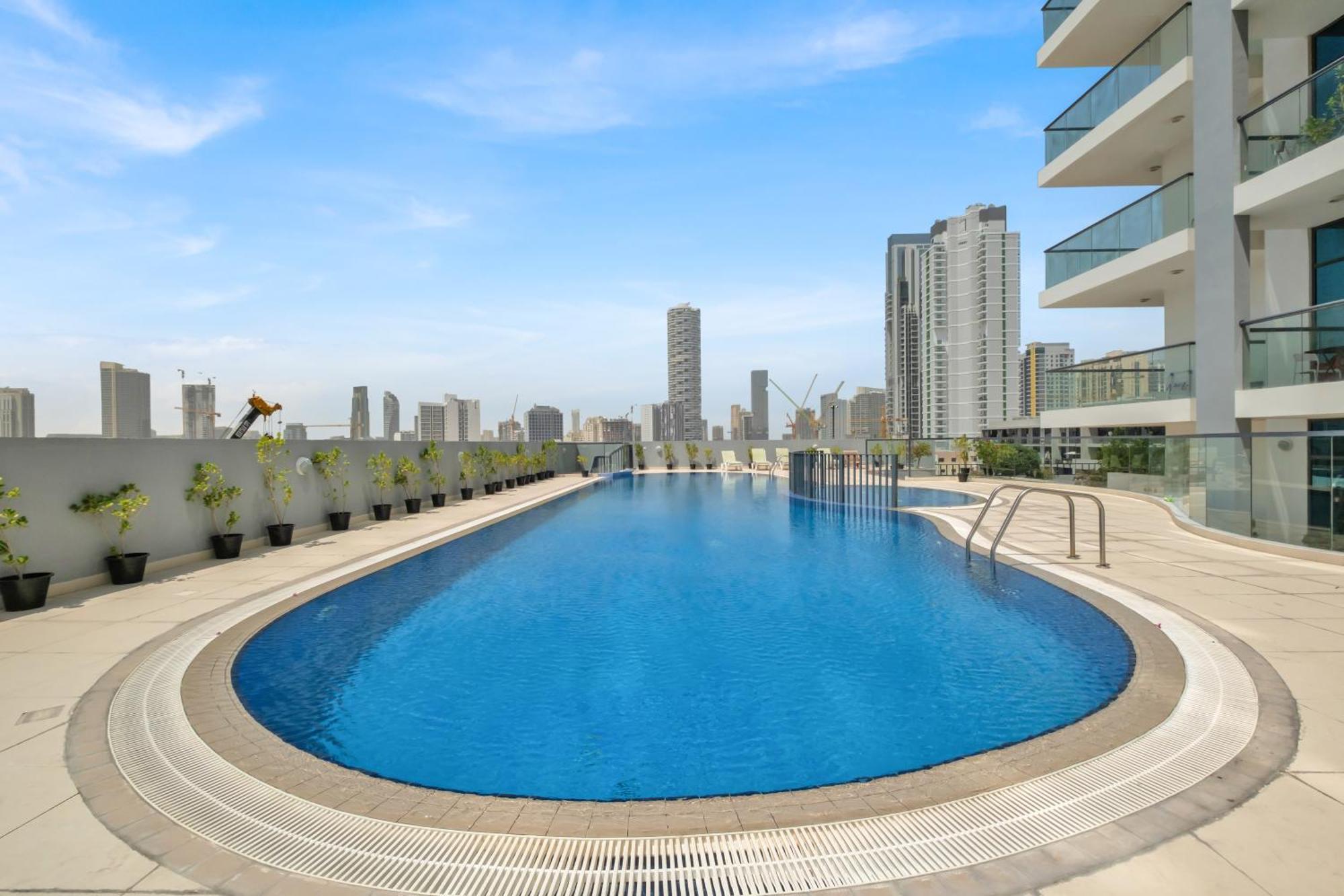 Stylish 2br For 6 With King Beds, Pool, Gym In Jvc