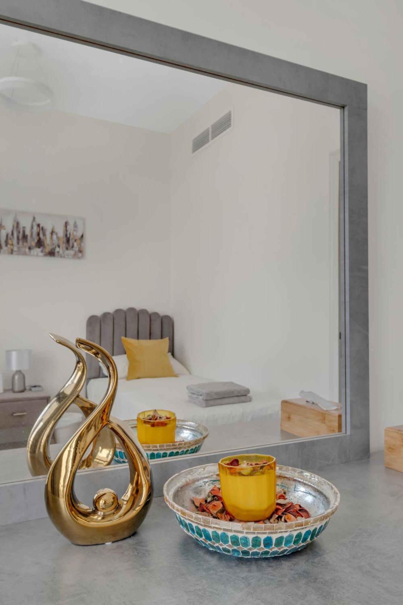 Apartment Stylish 2br For 6 With King Beds, Pool, Gym In Jvc *