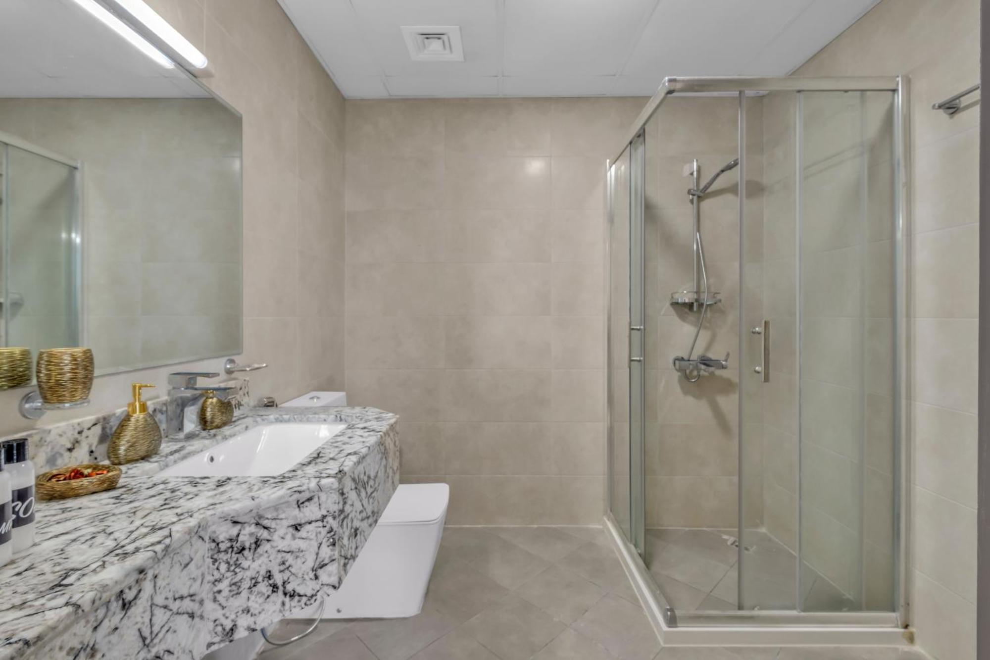 Stylish 2br For 6 With King Beds, Pool, Gym In Jvc Dubai