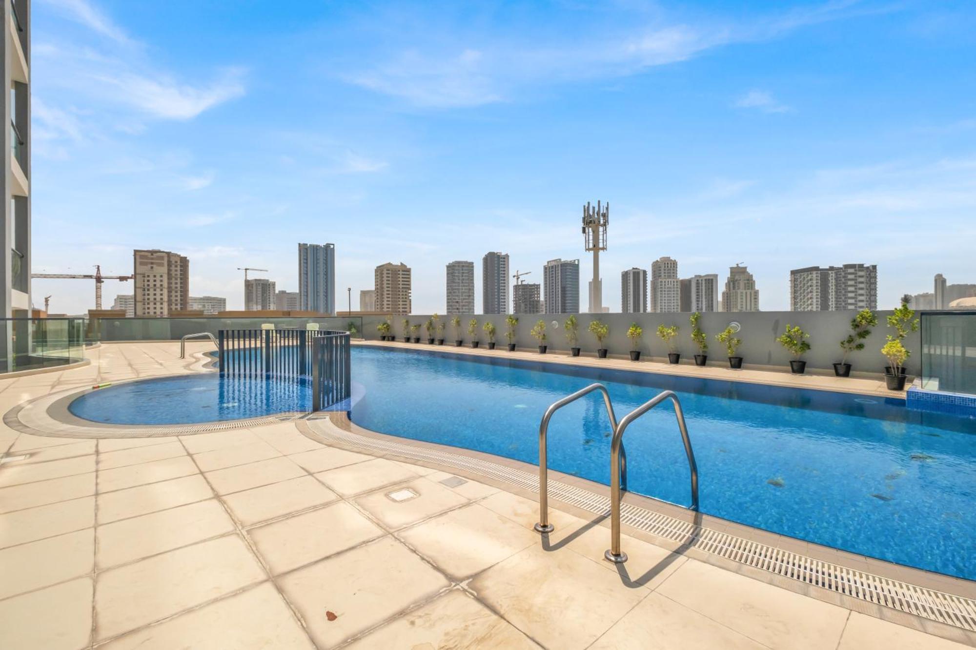 Stylish 2br For 6 With King Beds, Pool, Gym In Jvc