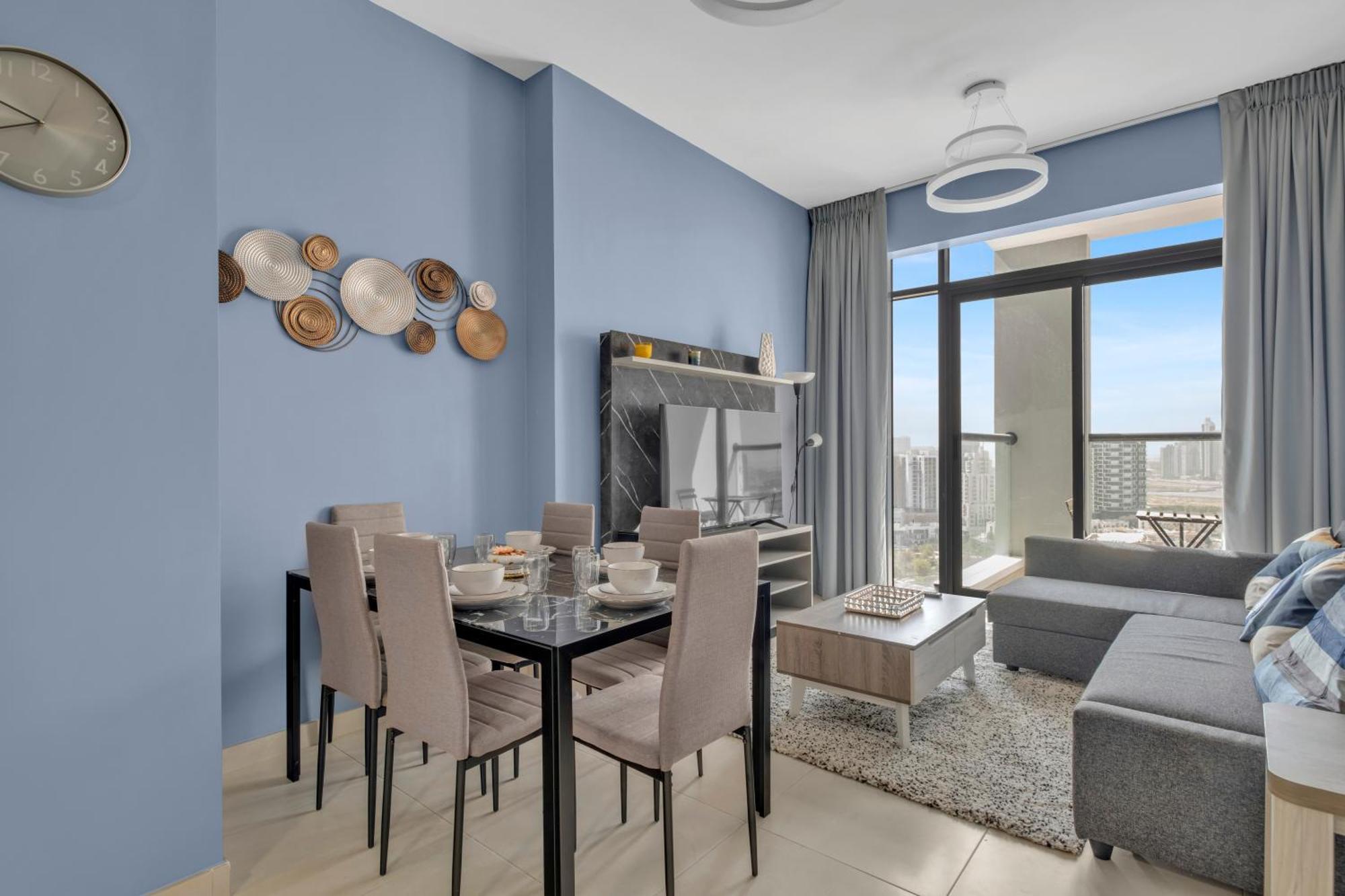 Apartment Stylish 2br For 6 With King Beds, Pool, Gym In Jvc Dubai