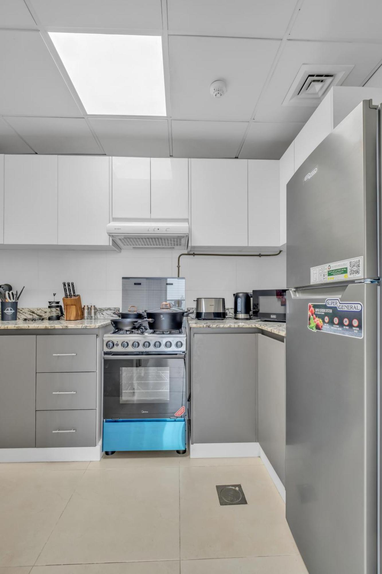 Stylish 2br For 6 With King Beds, Pool, Gym In Jvc Dubai