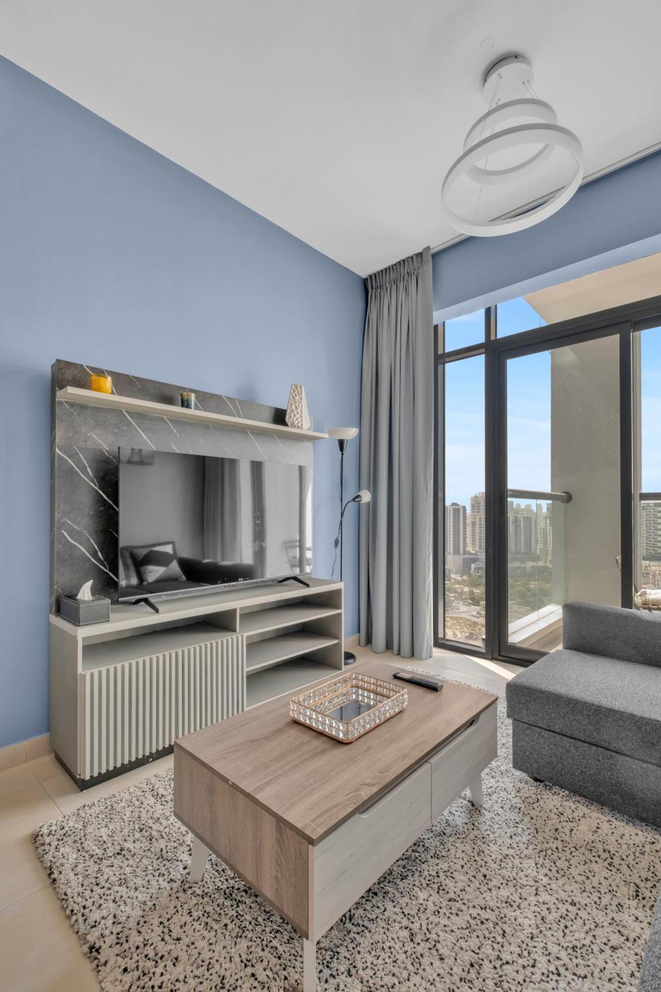 Apartment Stylish 2br For 6 With King Beds, Pool, Gym In Jvc *