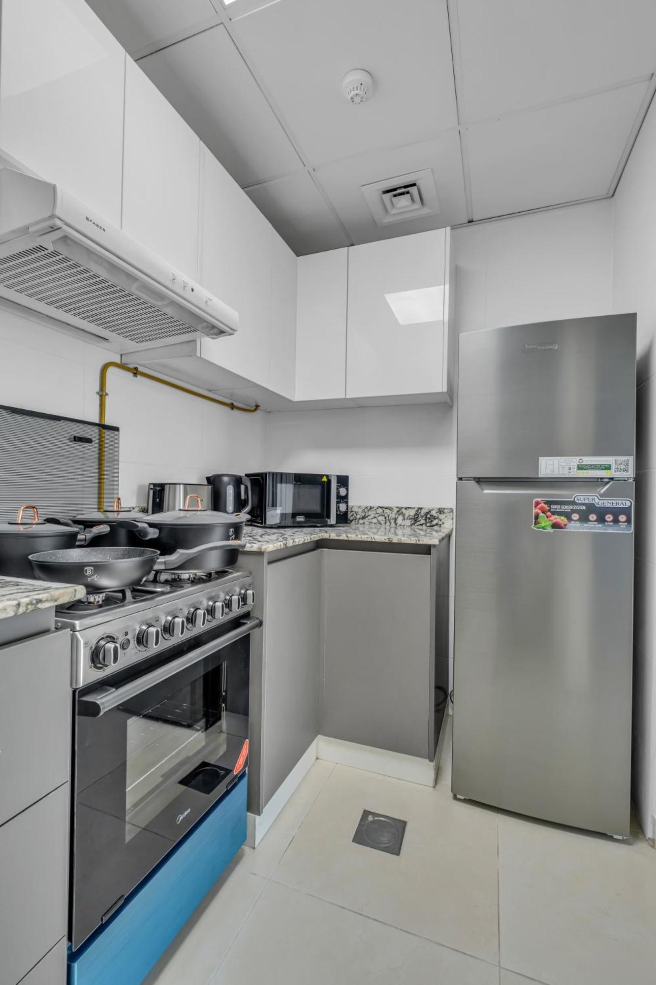 Apartment Stylish 2br For 6 With King Beds, Pool, Gym In Jvc