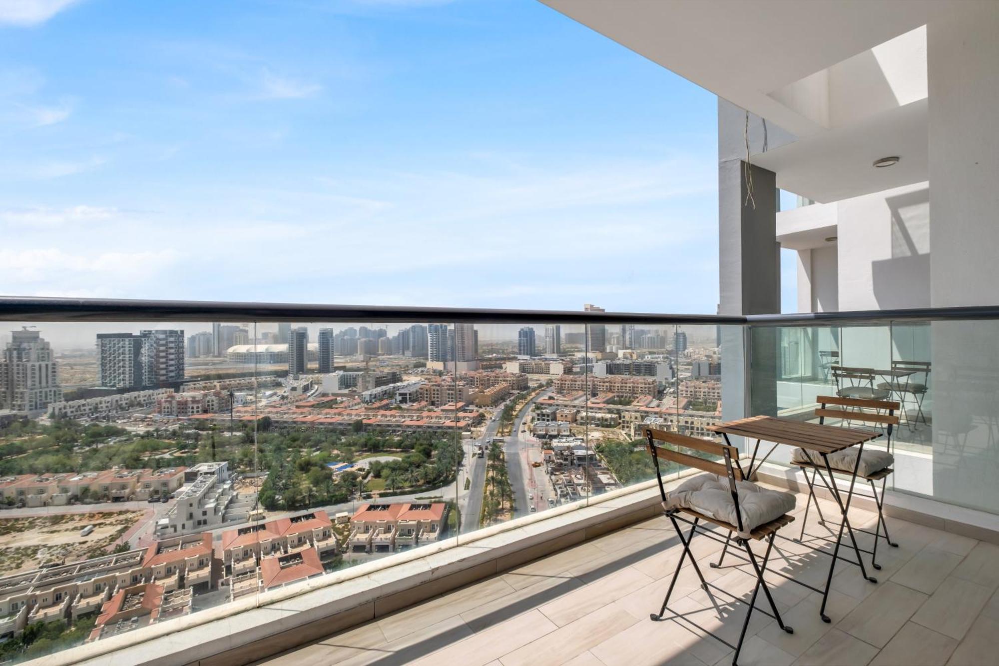 Apartment Stylish 2br For 6 With King Beds, Pool, Gym In Jvc *